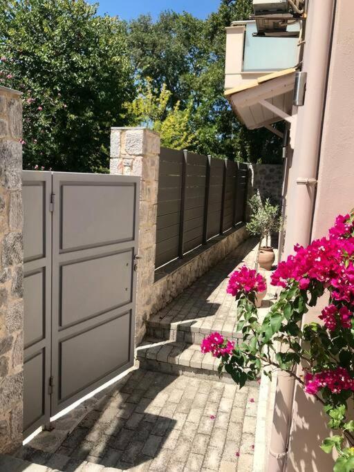 Villa Oleander Agios Nikolaos Loutra Edipsou Bagian luar foto